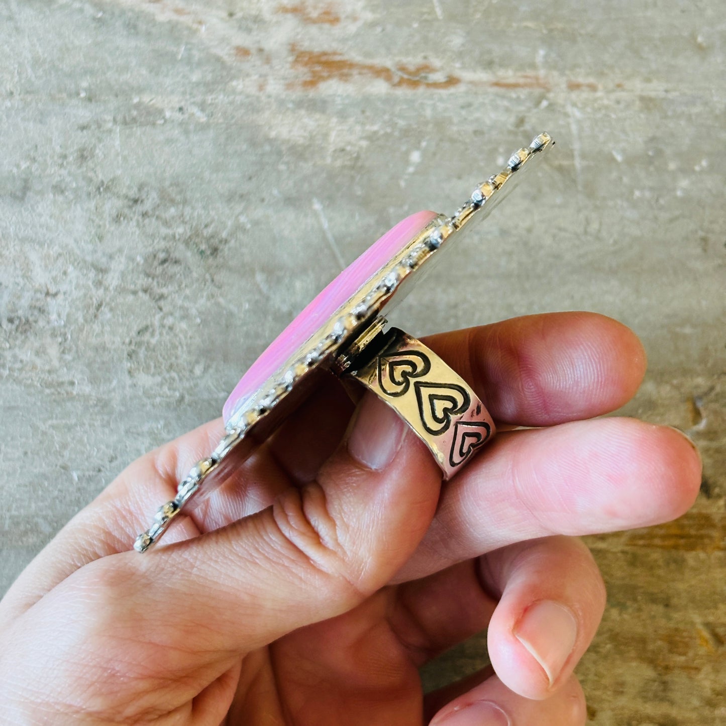 New Navajo Hemerson Brown Sterling Silver & Pink Conch Hearts Ring