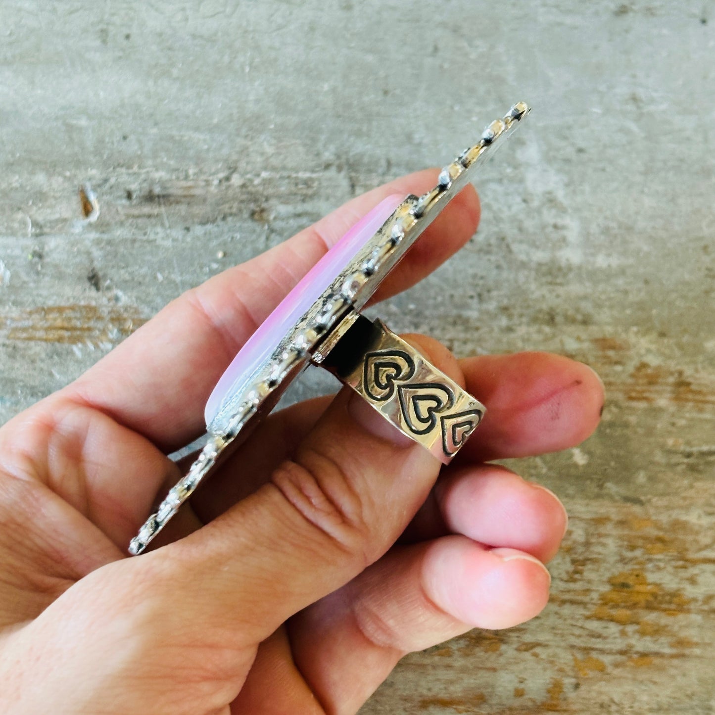 New Navajo Hemerson Brown Sterling Silver & Pink Conch Hearts Ring