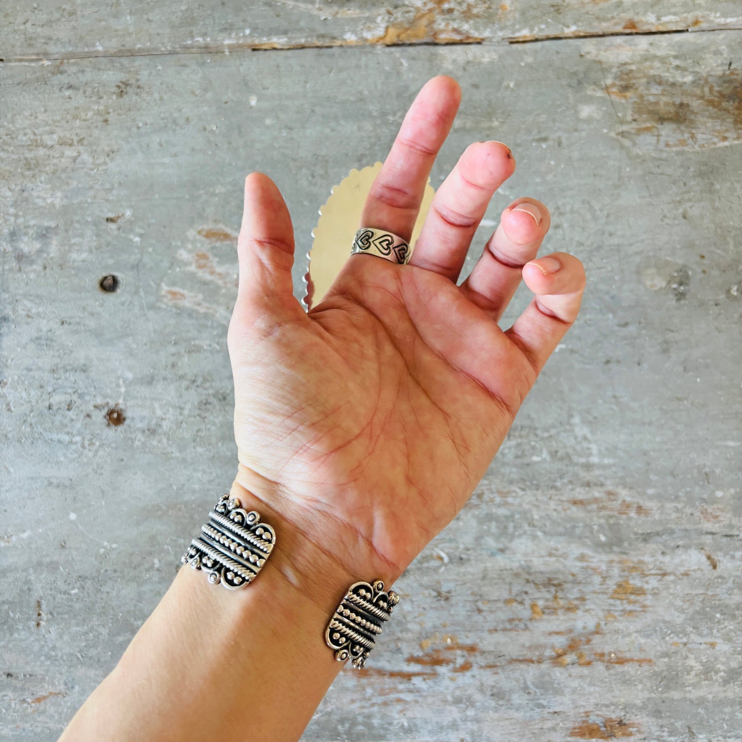 New Navajo Hemerson Brown Sterling Silver & Pink Conch Hearts Ring