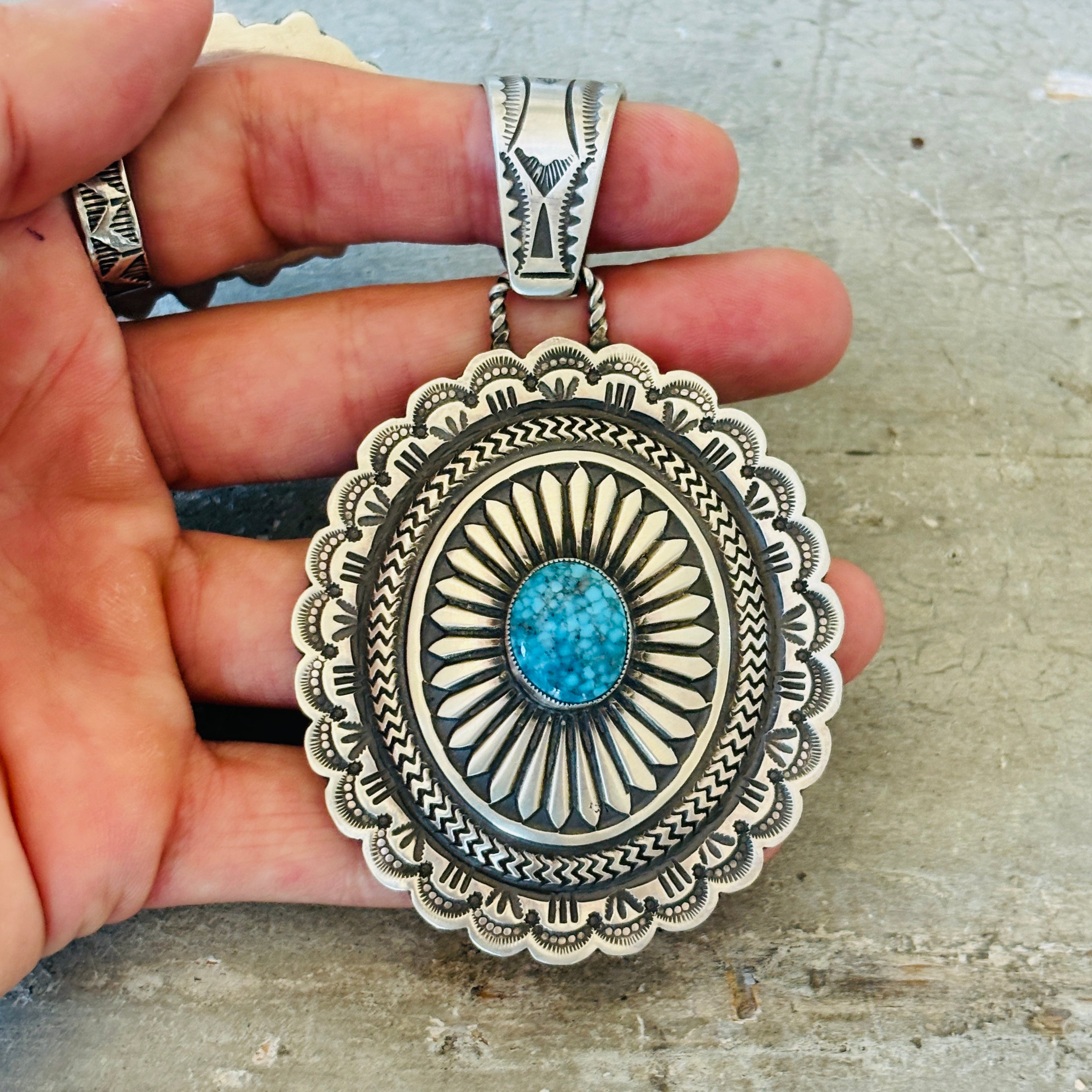 ネックレス・ペンダント Vintage Stamp Work Pendant (Navajo) Vintage MG Navajo Native pendent necklace : r/whatsthisworth