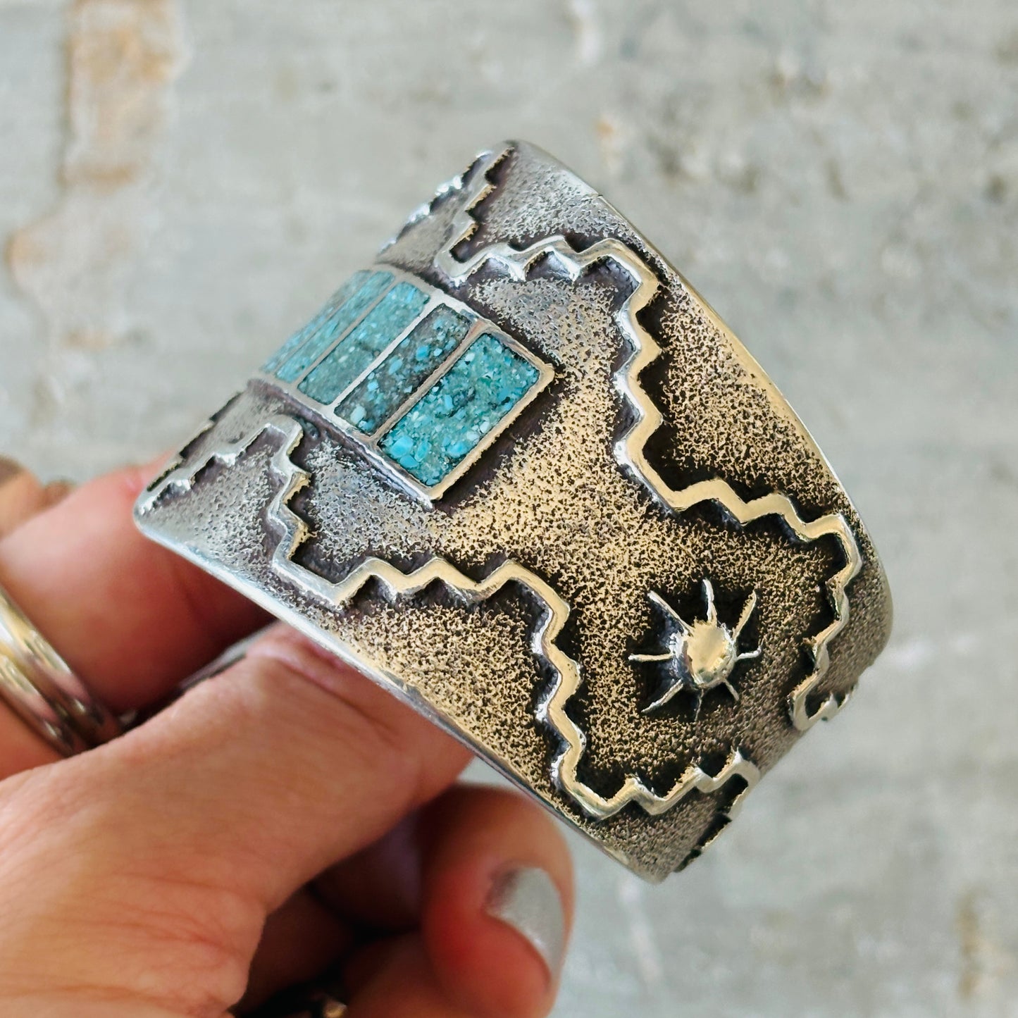 Vintage Navajo Delbert Arviso Sterling Silver & Turquoise Chip Inlay Tufa Cast Cuff