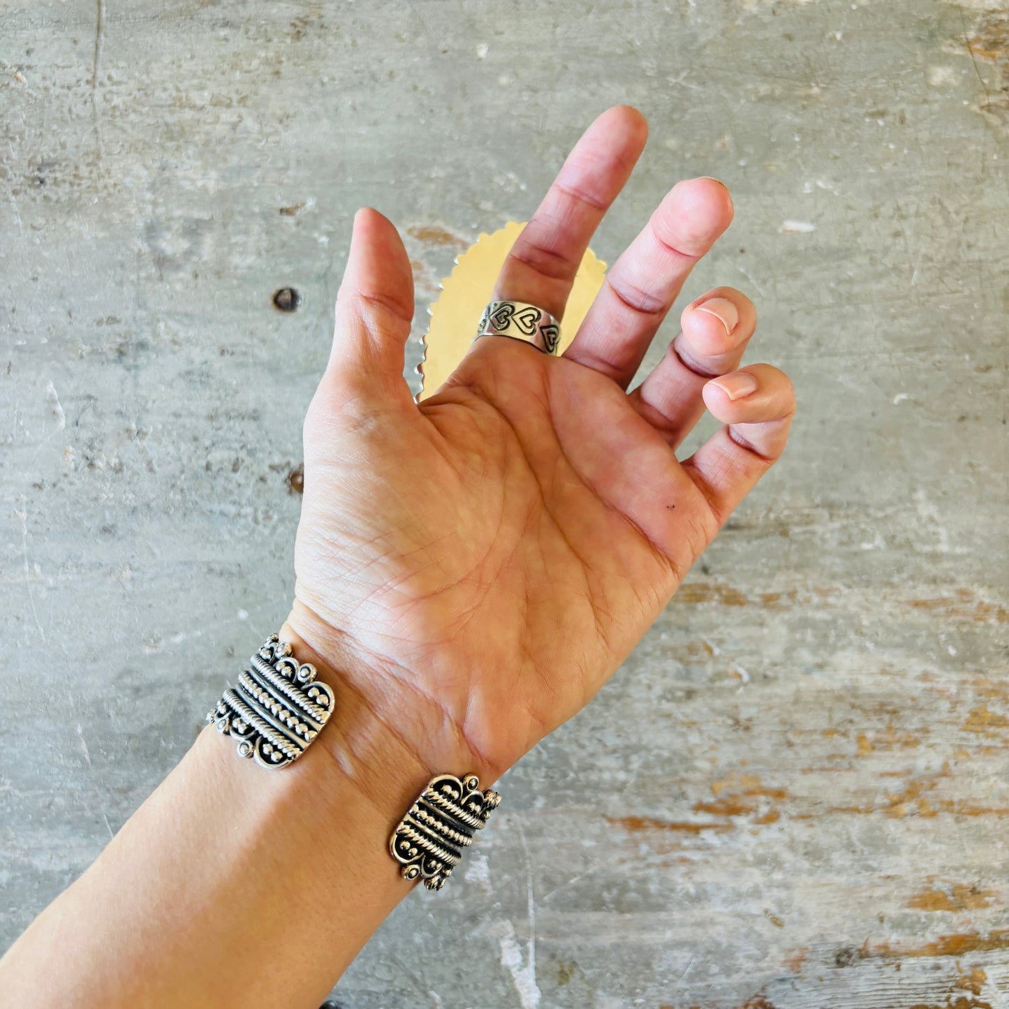 New Navajo Hemerson Brown Sterling Silver & Pink Conch Hearts Ring